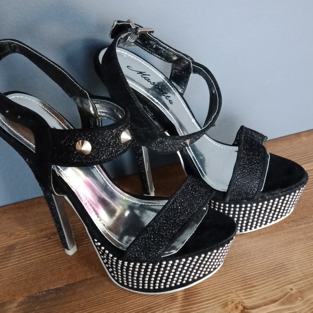 Mascotte sexy 😍 heels